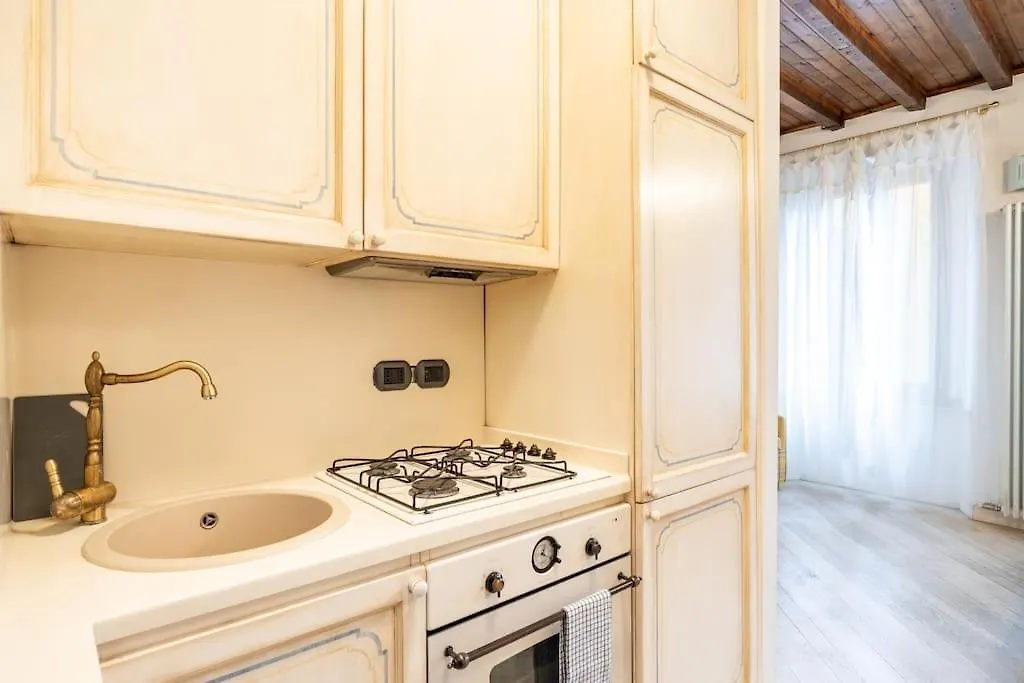 Colonne'S Nest - Cozy And Silent With Ac Lägenhet Milano